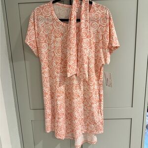LuLaRoe Mitzi (Pink Rose Pattern Top)